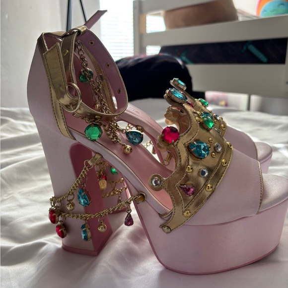 CROWNED CHARMER PLATFORM PINK HEELS DOLLS KILL
SIZE: 9 - Picture 2 of 8